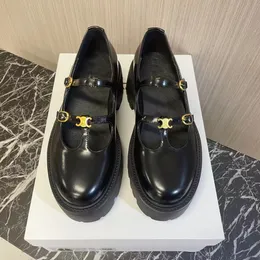 2024 Novo designer sapatos casuais plataforma feminina cabeça redonda fivela sapatos de barco de couro de luxo fivela rebitada sapatos Mary Jane confortáveis sapatos de couro de grife