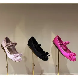 Quatro estações fita de seda arco ballet cabeça redonda rebitado doce menina baixo topo único salto plano sapatos femininos