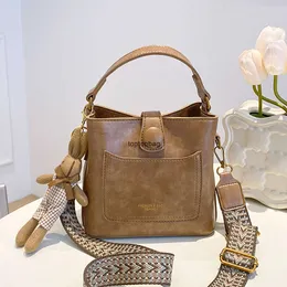 Designer-Luxusmode-Tragetaschen Netizen Handheld Kleine Tasche für Frauen 2024 Neue Instagram-Breitband-Umhängetasche mit Advanced Sense One Shoulder Bucket Bag