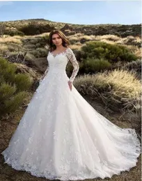 Stile spiaggia A abiti da sposa a maniche lunghe di linea Spazzare abiti da treno in pizzo bianco posteriore Modello Bridal7200448