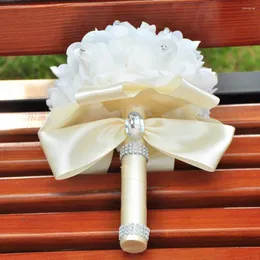 Dekorativa blommor Crystal Roses Pearl Bridesmaid Wedding Bouquet Bridal Artificial Silk Outdoor Plants Home Decor