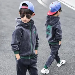 Zestaw odzieży dziecięcej podwójny aksamitny liter mody z kapturem 2PCS Hoodies Płaszcz Pole Kids Boys Tracksuit na jesienną zimę 240318