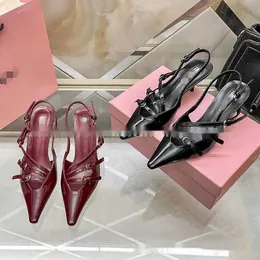 Lake Kedi Ayakkabıları ile Yüksek Toplu Topuk için Kadın Deri Tasarımı Seksi Sandalet Patent Düğmesi 240115 UXANF