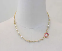 2024 Collana con ciondolo con ciondolo di qualità di lusso con smalto rosa e spilla con perle di conchiglia naturale di diamanti PS3334B