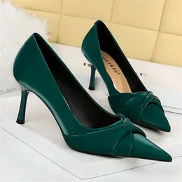 Женские роскошные брендовые туфли-лодочки на высоком каблуке 7 см 10 см, женские вечерние туфли с зеленым бантом и узлом на среднем низком каблуке, свадебные туфли для вечеринок в ночном клубе 240328