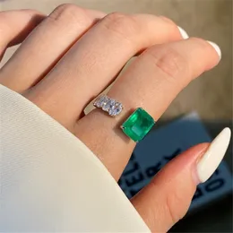 Vintage Diamond Emerald Rings Designer för kvinnor 925 Sterling Silver Jewelry Green 5A Zirconia Luxury Love Ring Woman Daily Outfit Presentlåda Öppning Justerbar