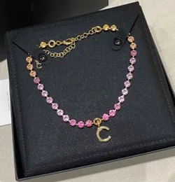 2024 Luxury Quality Charm Pendant Halsband med färgglad glittrande diamant i 18K guldpläterad har stämpelbox PS3352B