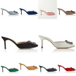 Tasarımcı Ayakkabı Sandalet Slaytlar Sandalet Terlik Plaj Klasik Daireler Sandale Lüks Sandalet Ayakkabı Yaz Deri Flip Flops Kadın Plaj Ayakkabı Somunlar Sliders AB 31-41