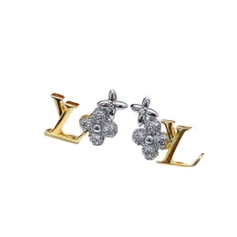 Gold Silver Matching Gold Plated Glamour Classic Alphabet Luxury V Classic Letter Earrings Studs Clover Light örhängen Silver Högpolsk engagemang örhängen