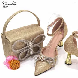 Sapatos de vestido Mulheres de ouro de luxo e saco conjunto africano senhoras bombas de festa combinar com bolsa embreagem sandálias de salto alto femmes sandales cr389