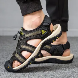 Sandaler sommar nya vatten sandaler nonslip stor storlek 3848 elastisk band trend mode tofflor casual herrskor strandskor