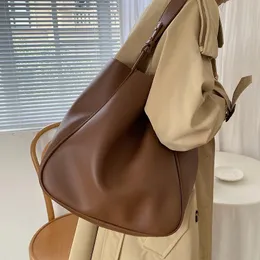 Cgcbag Luxus -Einkaufstasche Frau Trend großer Kapazität Frauen Schulter hochwertiges PU Leder Einfacher Designer Handtasche 240326