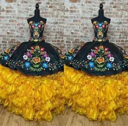 2022 Vintage Schwarz Gelb Quinceanera Kleider Mexikanischer Stil Blumen Gestickte Rüschen Trägerlos Schnürung Süße 15 Mädchen Charro7490875