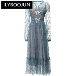 カジュアルドレスIlyboojunファッションデザイナー秋のメッシュ刺繍ドレス