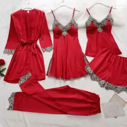 Kvinnors sömnkläder 2024 Sexig pyjamas imitation Silkbadrockar Underkläder Fem delvis set med hängslen hemkläder