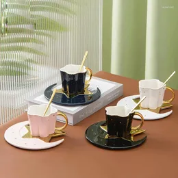 Koppar Saucers Creative Ceramic Star Moon Coffee Cup and Saucer With Spoon Golden Handle Breakfast Milk Mugg eftermiddag Tea Juice Water Drink