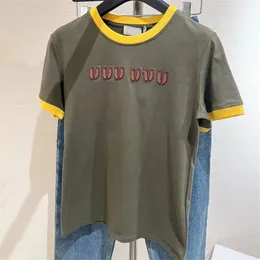 Litera Kobiety T Shirt Tops Luksusowy projektant Kontrast Kolor TEE Casualne letnie koszule z krótkim rękawem