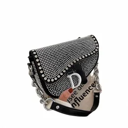 Kvinnors väska 2024 Trend High-klass tjock kedja Bright Diamd Luxury Designer Crossbody Väskor gratis fartyg fi sadelväska w2fi#