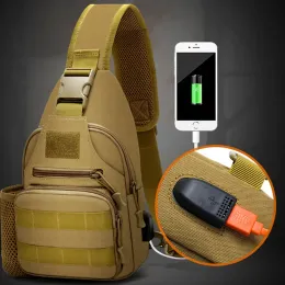 Borse Borsa a tracolla tattica militare con custodia per bottiglia Linea USB Borsa a petto Esercito Viaggio all'aperto Caccia Arrampicata Zaino da trekking