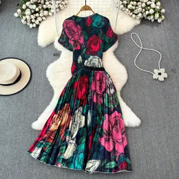 Tvådelad klänning 2024 Summer Runway kjoldräkt Kvinnor Turtleneck Vintage Print Sträckt toppar Hög midja A-line lång kjoldräkt Kvinnliga kläder