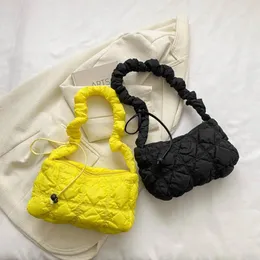 ショルダーバッグ女性ふくらんでいるクロスボディバッグナイロンパッド付きトートハンドバッグソフト汎用サッチェルドローストリングストラップ調整可能な女の子のソリッド財布