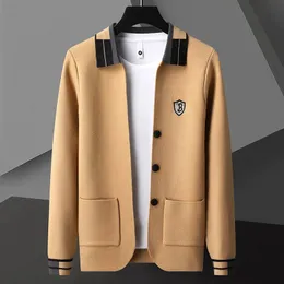 Herbst Luxus Marke Stickerei Kontrast Farbe Revers Mantel für Herren Trend Gestrickte Jacke Jugend Casual Pullover Strickjacke 240320