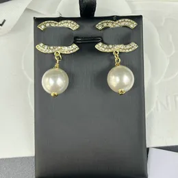 Lyxdesignerörhängen brev smycken kvinnor 18k pläterade älskar pärlörhängen bröllop gåvor