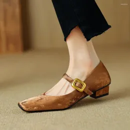 Отсуть обувь Женщины элегантны в китайском стиле, которые можно сопоставить с чингсамом и словом мягкий рот квадрат