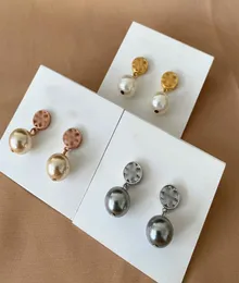 Новые настоящие 18 -километровые золотые снесения 3colors Pearl Stud Dorp Charm Серьги по популярным брендам Серьги 7057352