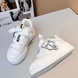 2024New Designer Shoes Naked Wolfe Lady Casual NWD White Black Gold Red Luxury Men Women Fashion Platform Trainers Sport Sneakers Outdoor 28