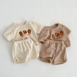 Kläderuppsättningar 2024 Baby Waffle Short Sleeve Clothes Set Spädbarn Boy Sweet Bear Brodery 2st Dräkt Smittbarn Summer T Shirt Shorts Outfits