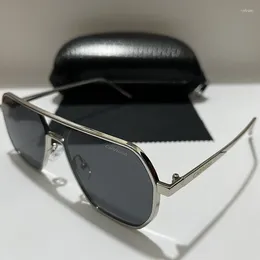 Solglasögon Stylish Punk-Style Square Retro Anti-Glare ögonskyddsglasögon för män och kvinnor UV400 klassiska stora metallsolglas