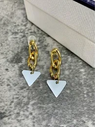 유럽계 미국인 삼각형 문자 달성이 귀걸이와 같은 기질 패션과 냉풍 큰 브랜드 chandel1302759