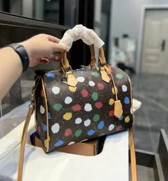 LSHOULTER BORA PESTYSS torebka Trave TAVE X Yayoi Kusama Multicolor Dot Crossbody Bags Ziarna prawdziwa skórzana litera Regulowana pasek Tote Kobiety M46433 M40390