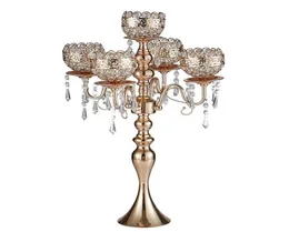 Hall 5arms Metal Rose Gold Candelabras med hängen Romantiska bröllopsbordljushållare Hemdekoration2367624