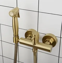 BIDET -Wasserhähne gebürstet Gold Messing Badezimmer Wasserhahnwand montiert kalt Wassermischer Sprüher XWT061867063164483