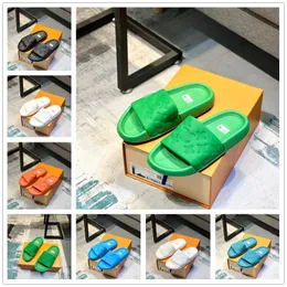 9Model Designer Soft Home Slippers Par Summer Luxurious Inomhus Skid Proof Badrum Sandaler Hotell Hotell Solid Color Män Flip Flops Flat Shoes Storlek 4-12