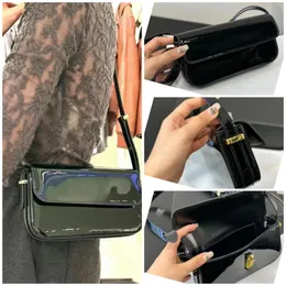 デザイナーラグジュアリーコスメティックバッグラッカーレザーレザーレザーハンドバッグは、ハイエンドのファッションクロスバッグのために5色で利用できる調整可能なショルダーストラップ付きのショルダーバッグ