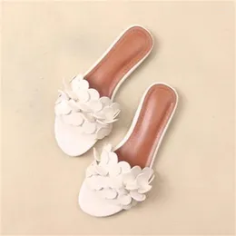 Scarpe eleganti decorazione floreale per donne tacchi piatti rotondi in pelle di brevetto pantofole femminile linee di cucito