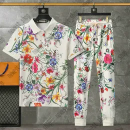 여성 티셔츠 바지 트랙복 여름 정장 2 피스 세트 Tshirts 디자이너 고급 꽃 마우스 스포츠 우트면 클래식 패치 워크 바지 조깅