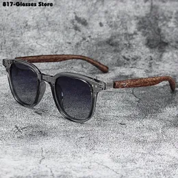 Солнцезащитные очки для мужчин Женские модные ретро -деревянные зерно поляризованные ультрафиолетовые очки езды на улице Pography Y240423