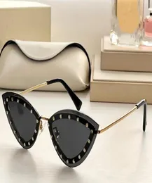Okulary przeciwsłoneczne dla kobiet mężczyzn Summer 2033 Cat Eye Style Antiultrawiolet Retro Plate Pełna ramka Okulary Losowe pudełko1720505