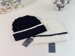 Lady Street Wool Knitted Hat with Black White Contrast Revers Women Designer Warm Cloches5960870