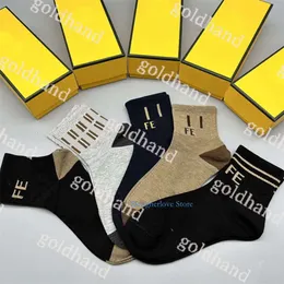 Mens Socks Designer Letter Printed Women Comfy Pure Cotton Stocking Sport Breathable Sock for Men Socken Classic Meias