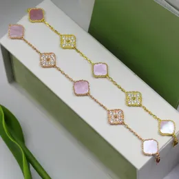 Smyckesdesigner Van Four-Leaf Clover Halsband Armband Studörhängen Set 4 Four-Leaf Clover Charm ljusrosa med diamantdesign för semestergåvor
