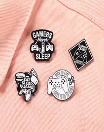 Black White Letter Gamepad Shape Brosches Unisex Alloy Emalj Geometric Lapel Pins For Game Entusiast Party Clothes Badge Accesso2324745