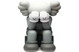 28cm 09 kg OriginalFake Kaws Companion Doll Sitt Position Figur med Original Box Kaws Action Figure Model Decorations Gift AN9619439