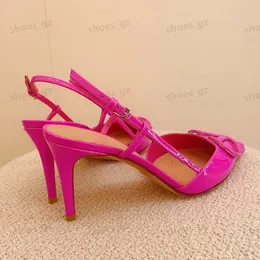 New Barbie Powder Slingback Rhinestons Hyaline PVC مدببة أصابع قدمي كعب من الجلد الوحيدة المصممة للنساء الفاخرة في حفل زفاف حفل زفاف أفضل الأحذية