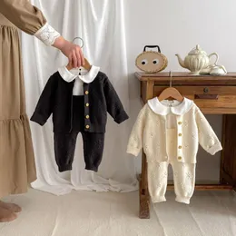 Kleidungssets Babykleidung 2024 Federfrührung Festes Mädchen Strick -Strickwinkel oder Riemen Pant Clow zwei Stücke Set