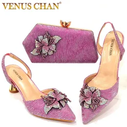 Последний стиль INS-стиля красочный лук All-Match-заостренный страза с вилками высокие каблуки Royal Pink Color Женские туфли и сумки 240423